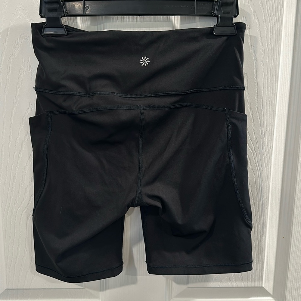 Athleta Ultimate Stash 7” Short